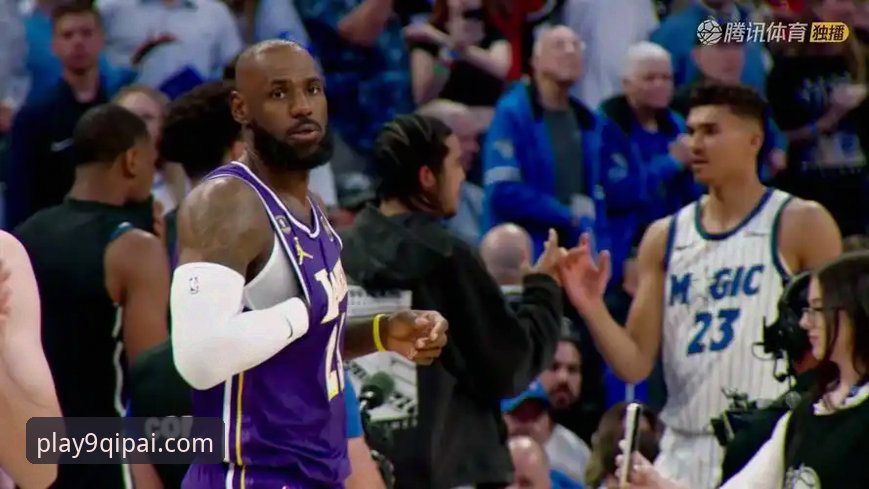 NBA火箭大胜尼克斯 vs 9棋牌观赛体验对比：哪个更值？